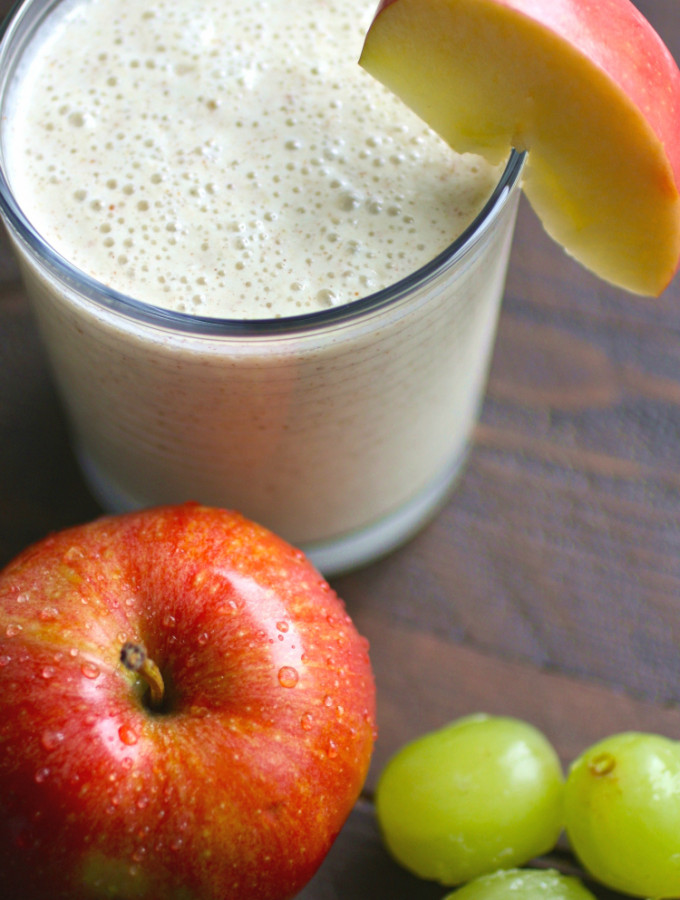 Go for a tasty smoothie in the a.m.! These Green Grape, Apple, and Cinnamon Smoothies are a great treat that is good for you!