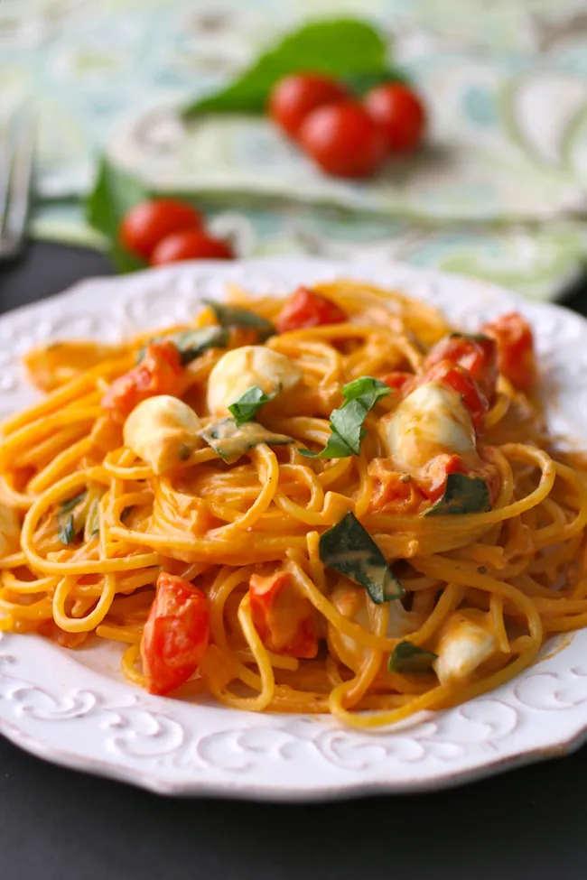 Creamy Caprese Spaghetti