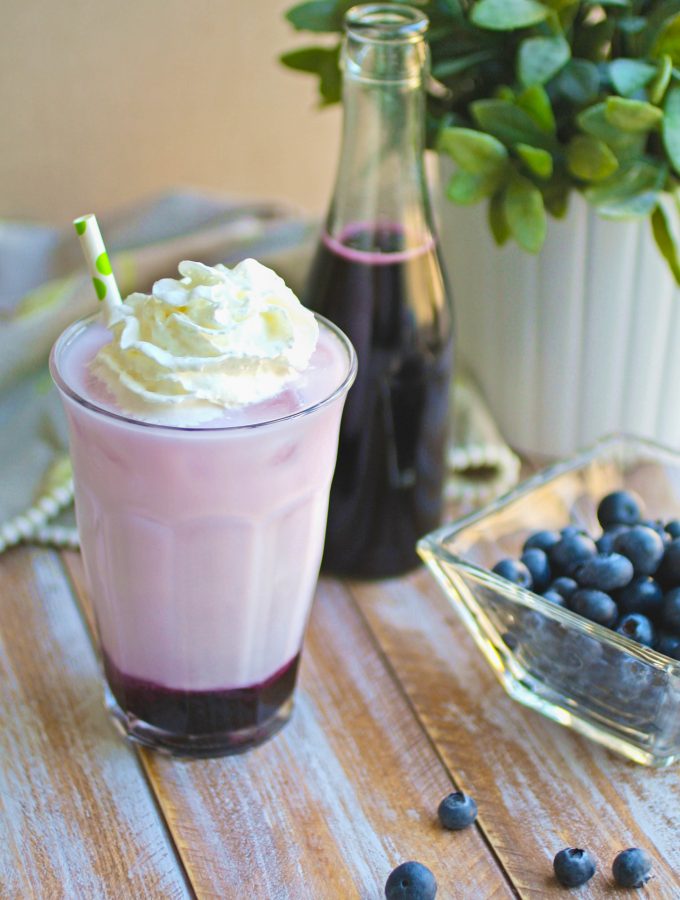Blueberry Italian Cream Soda drinks are festive and fruity. You'll love these smooth Blueberry Italian Cream Soda drinks!