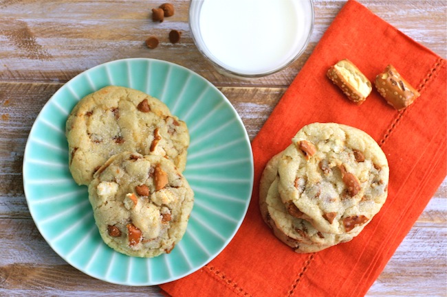 Cinnamon Pretzel Crunch Sugar Cookies on two green plates