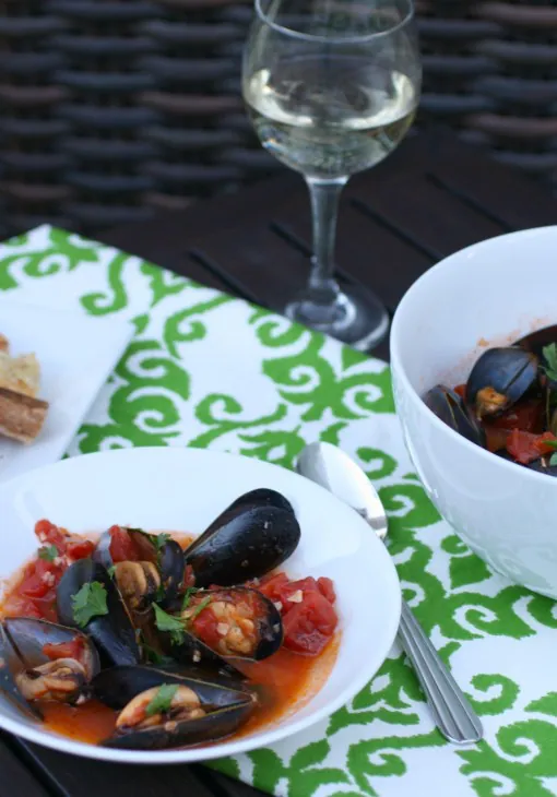 Serve these Easy Mussels Marinara as an appetizer or part of a light meal