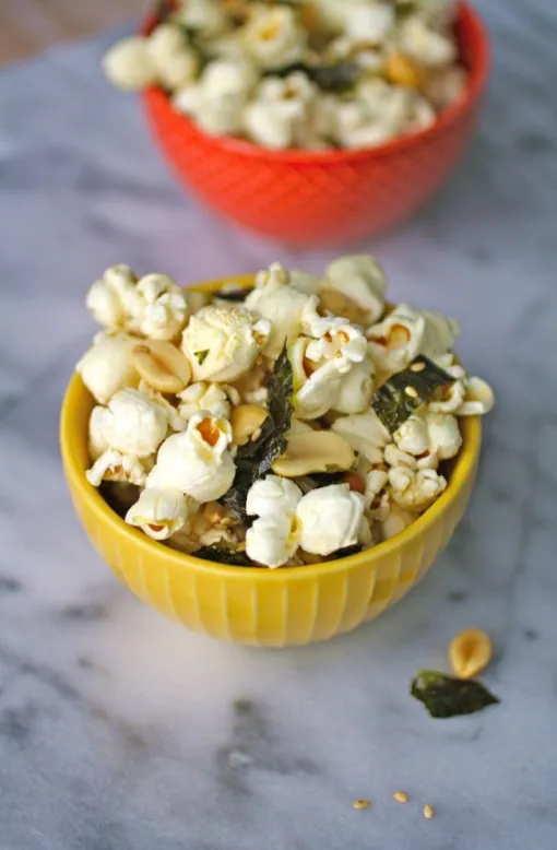 a great snack: sesame and nori popcorn