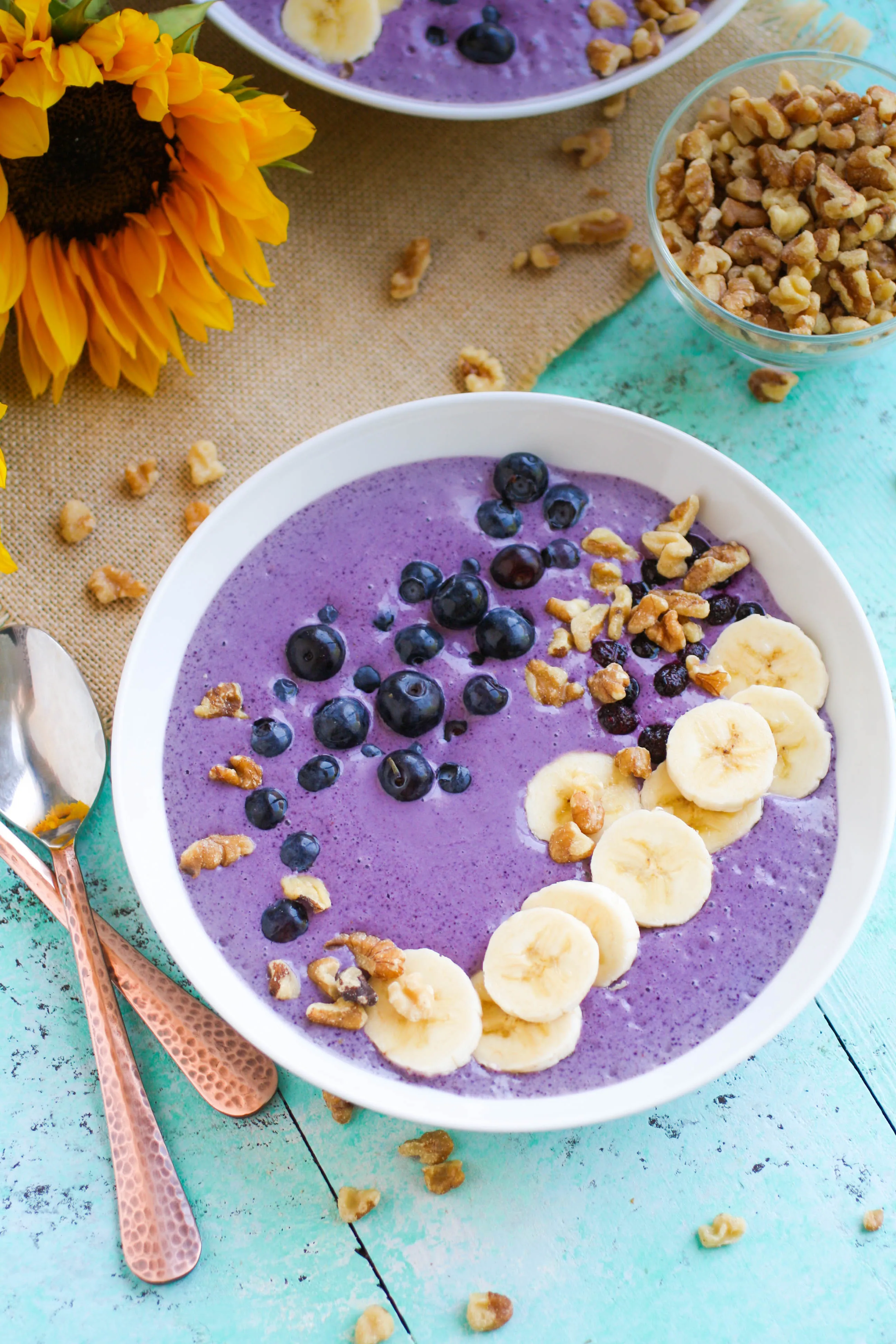 Blueberry Banana Walnut Smoothie Bowls are ideal for breakfast. Walnut Smoothie Bowls are full of great ingredients, perfect for breakfast.