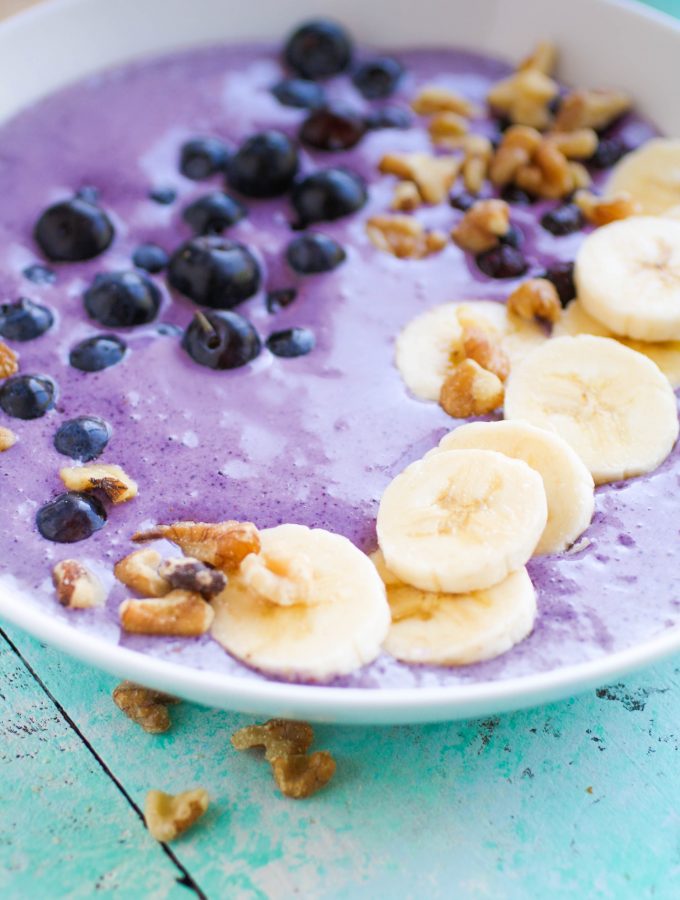 Blueberry Banana Walnut Smoothie Bowls are wonderful for a delicious breakfast. Blueberry Banana Walnut Smoothie Bowls are a delight in the morning.