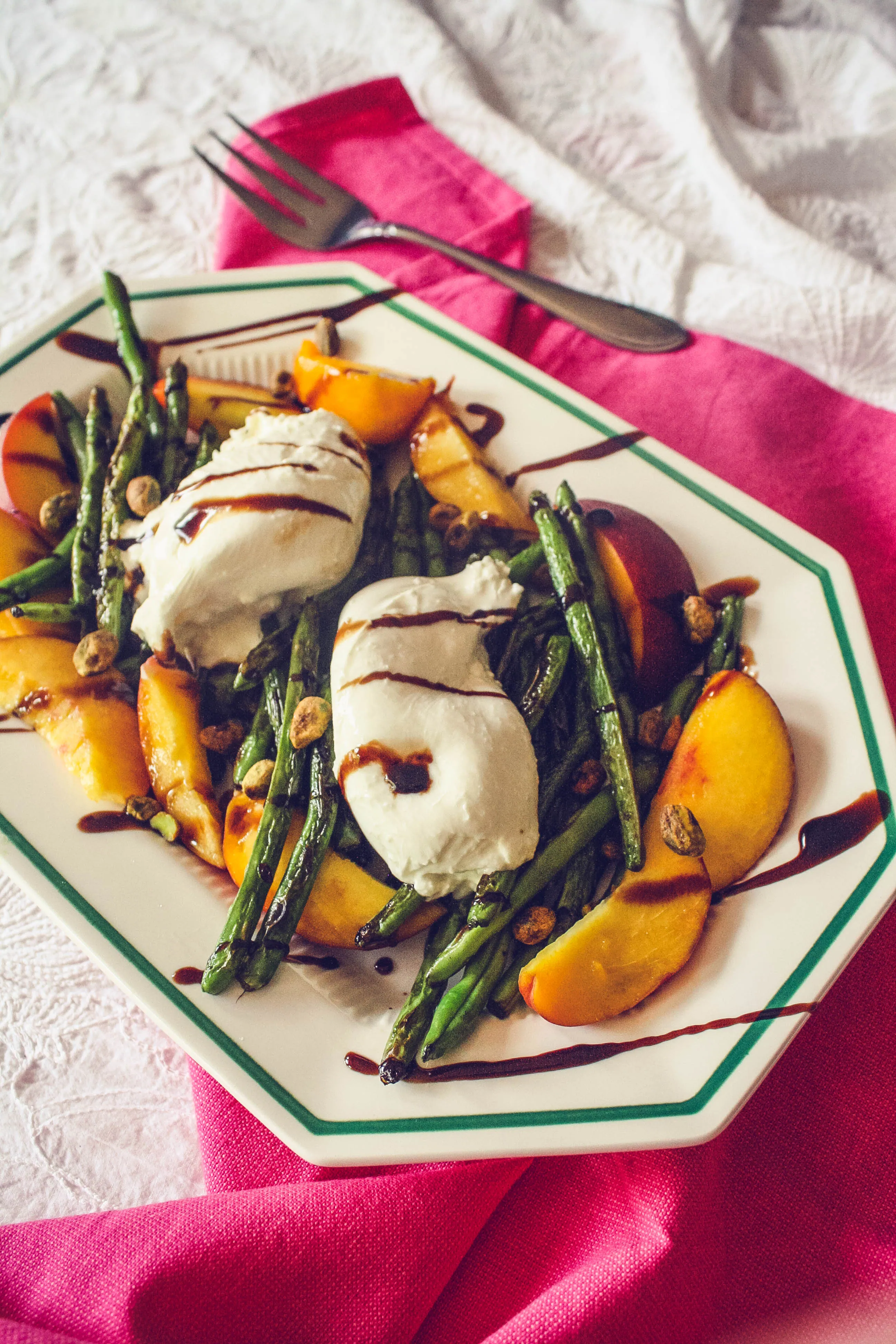 Charred Green Beans with Burrata and Peaches is a delightful salad. Charred Green Beans with Burrata and Peaches is an easy to make salad.