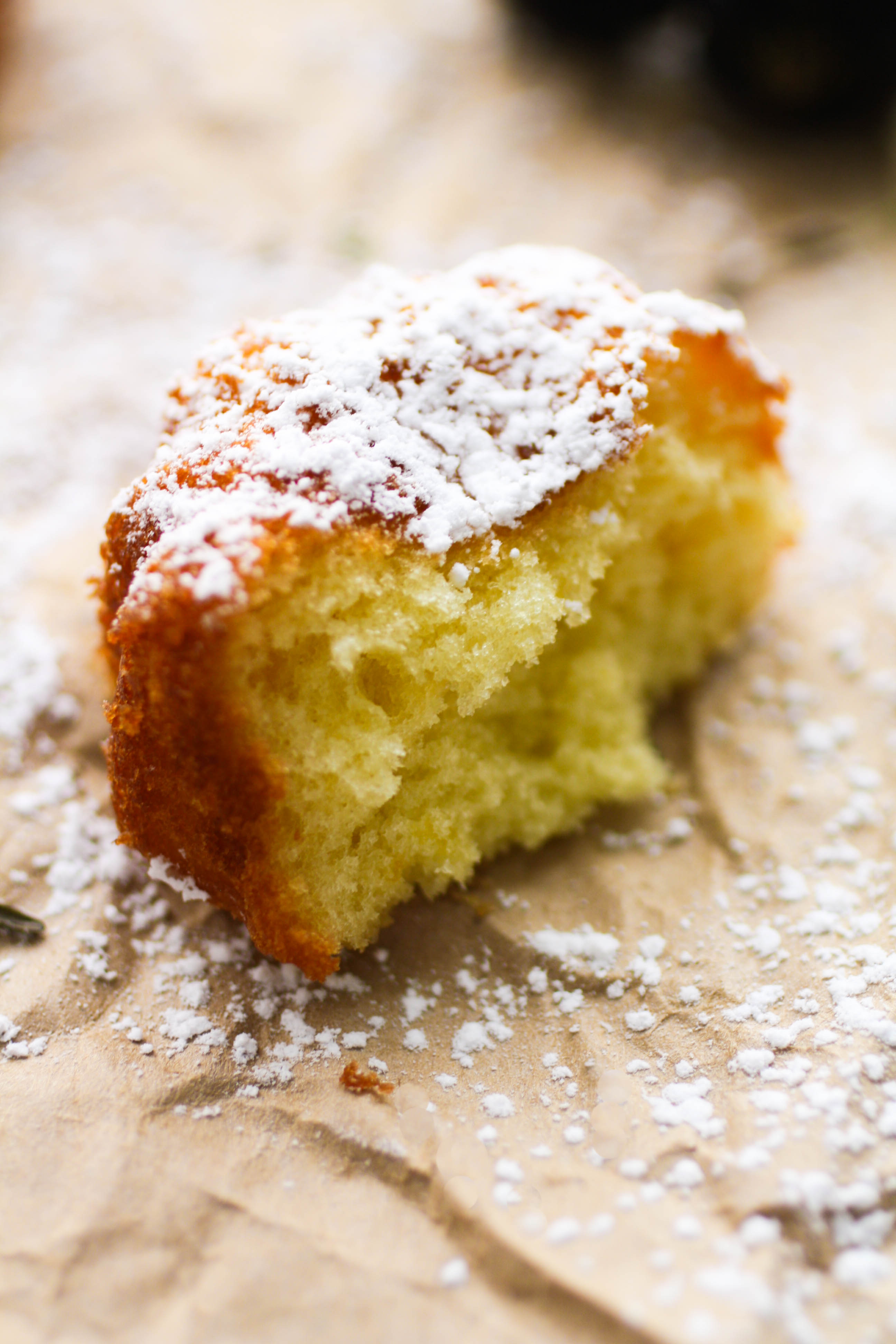 Citrus-Scented Wine Cake with Fresh Berries make a fun and delightful dessert. You'll swoon over this Citrus-Scented Wine Cake with Fresh Berries!