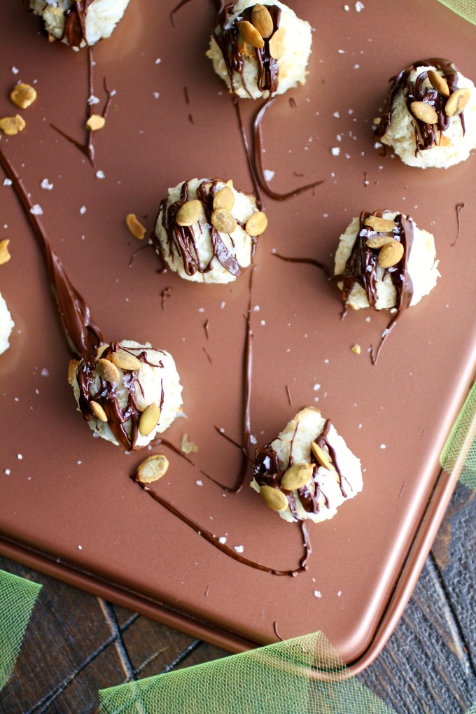 What an easy-to-make treat! These Chocolate-Drizzled Maple Coconut Caramel Macaroons are delicious!