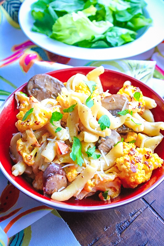 Creamy Pasta with Roasted Cauliflower and Mushrooms is a delightful and filling meal. You'll adore this Creamy Pasta with Roasted Cauliflower and Mushrooms dish.