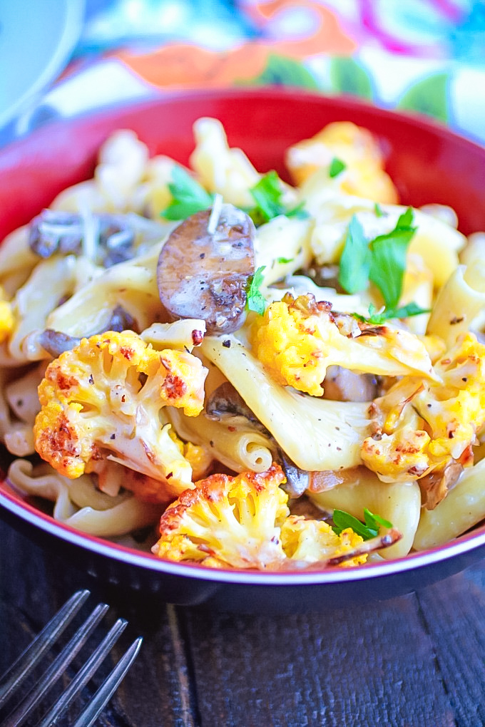 Creamy Pasta with Roasted Cauliflower and Mushrooms is a great dish for any night. You'll love this Creamy Pasta with Roasted Cauliflower and Mushrooms dish.