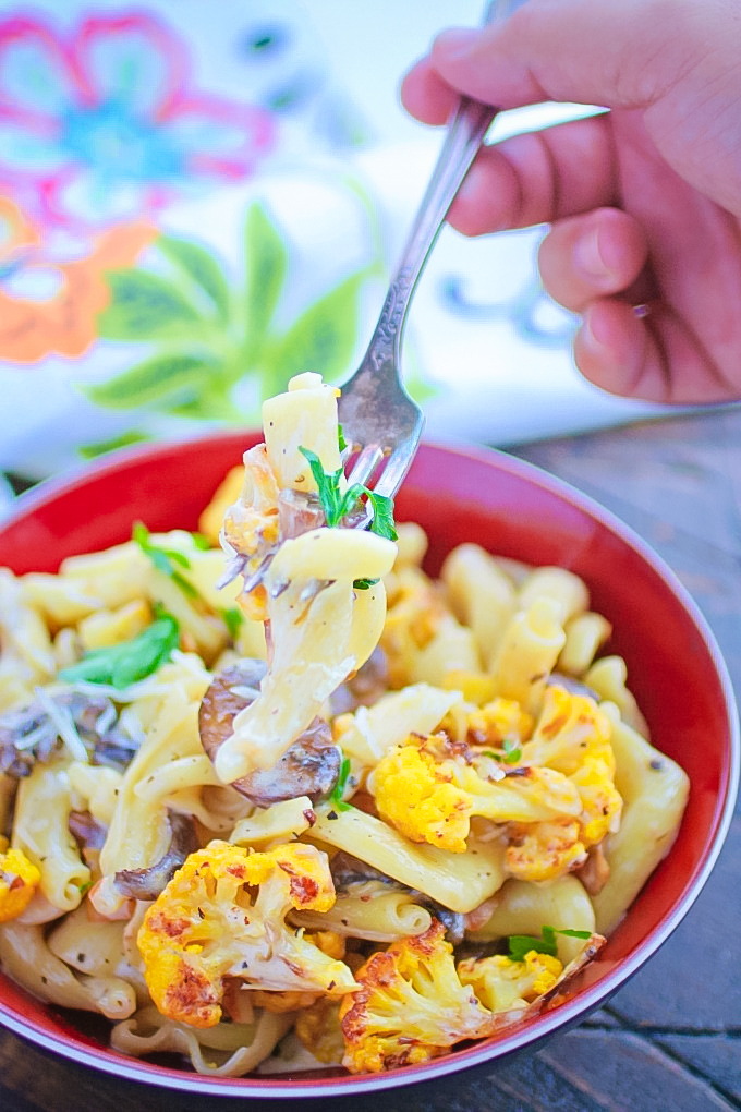 Creamy Pasta with Roasted Cauliflower and Mushrooms is a delightful dish. Enjoy Creamy Pasta with Roasted Cauliflower and Mushrooms for your next meal.
