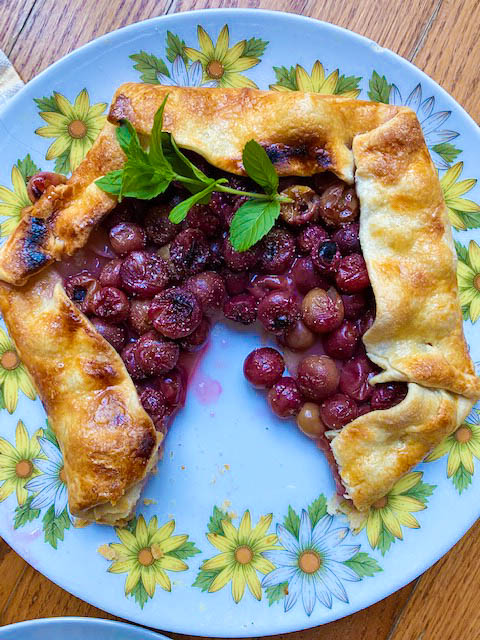 Easy Roasted Grape Crostata is the perfect dessert for the season!