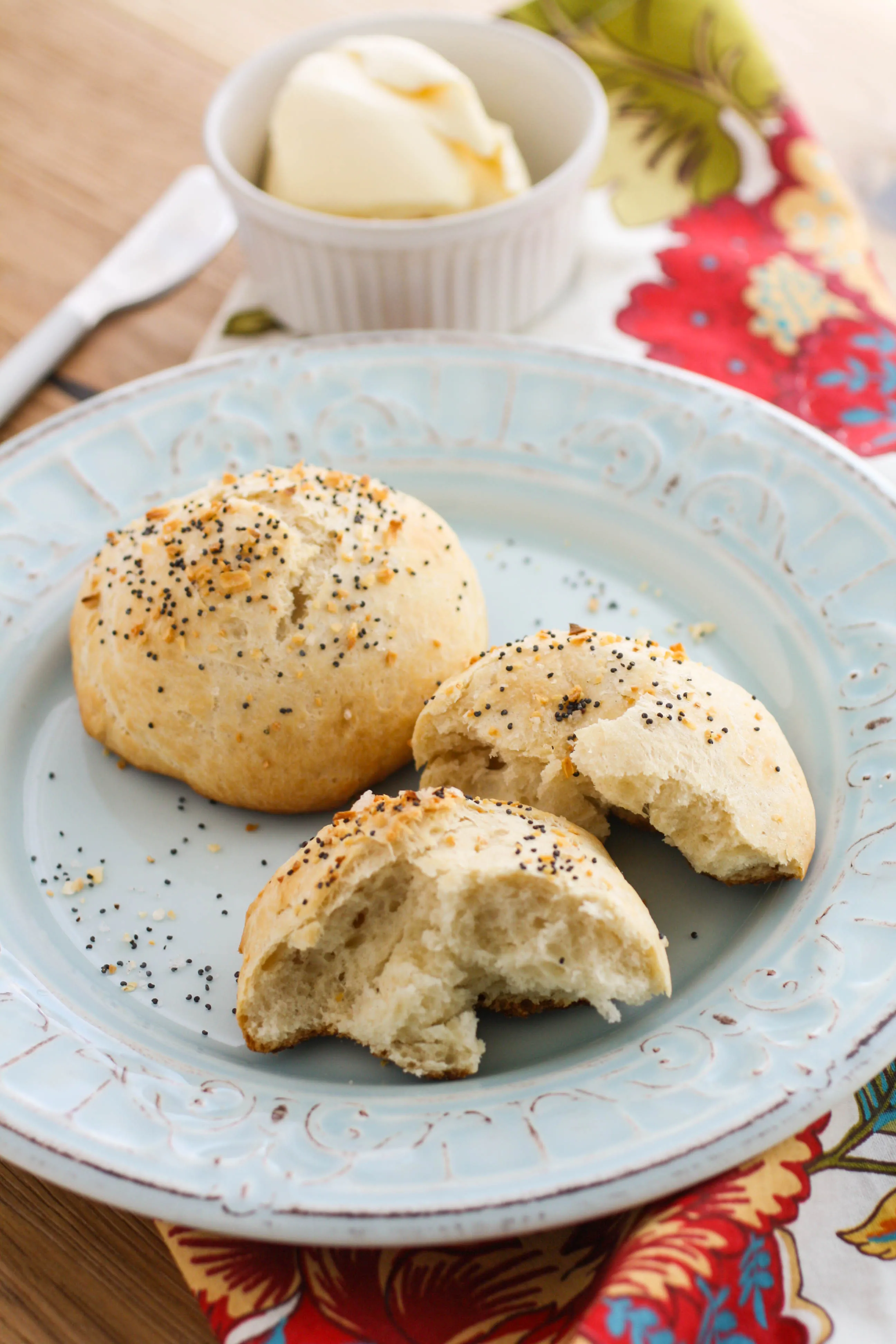 Easy Everything Bread Rolls are a wonderful homemade treat for your next meal. They're perfect for breakfast, lunch, and dinner.
