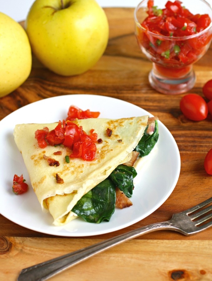 Spinach, Bacon, and Brie Crêpes make a lovely morning meal! These Spinach, Bacon, and Brie Crêpes are so tasty!
