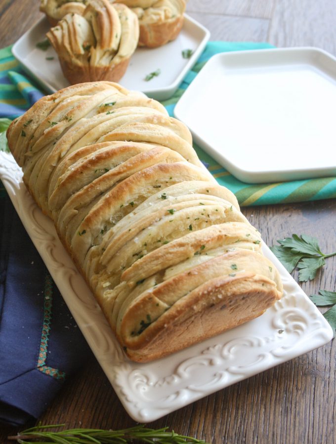 Garlic & Herb Pull Apart Bread is a fun loaf to serve. It's quite pretty with a lovely flavor.