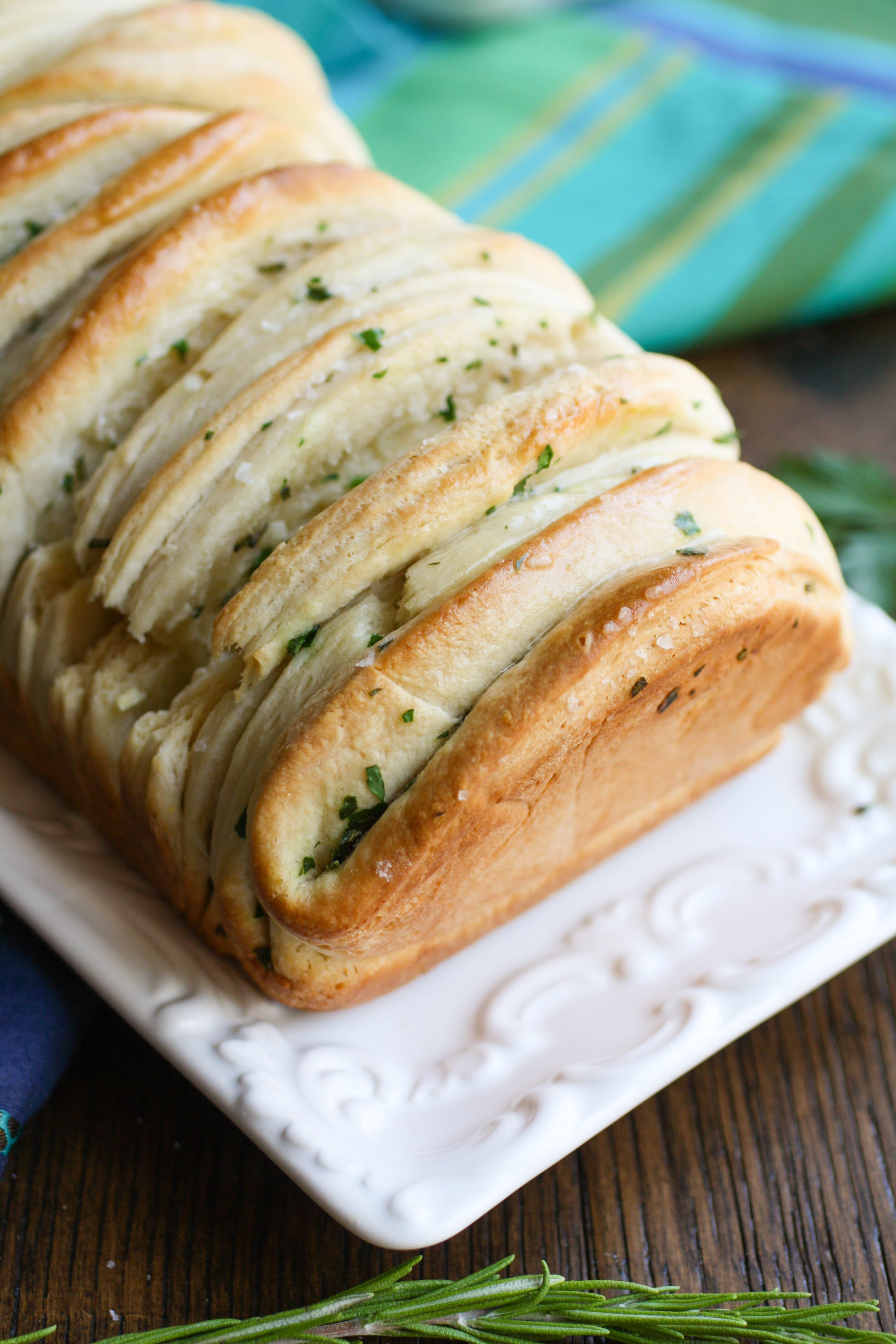 Garlic & Herb Pull Apart Bread is a great treat for any meal. Everyone will love how fun and flavorful it is!