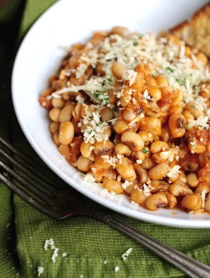 Italian Style Black-Eyed Peas is a wonderful side dish! This is a nutritious and flavorful side great for any meal!