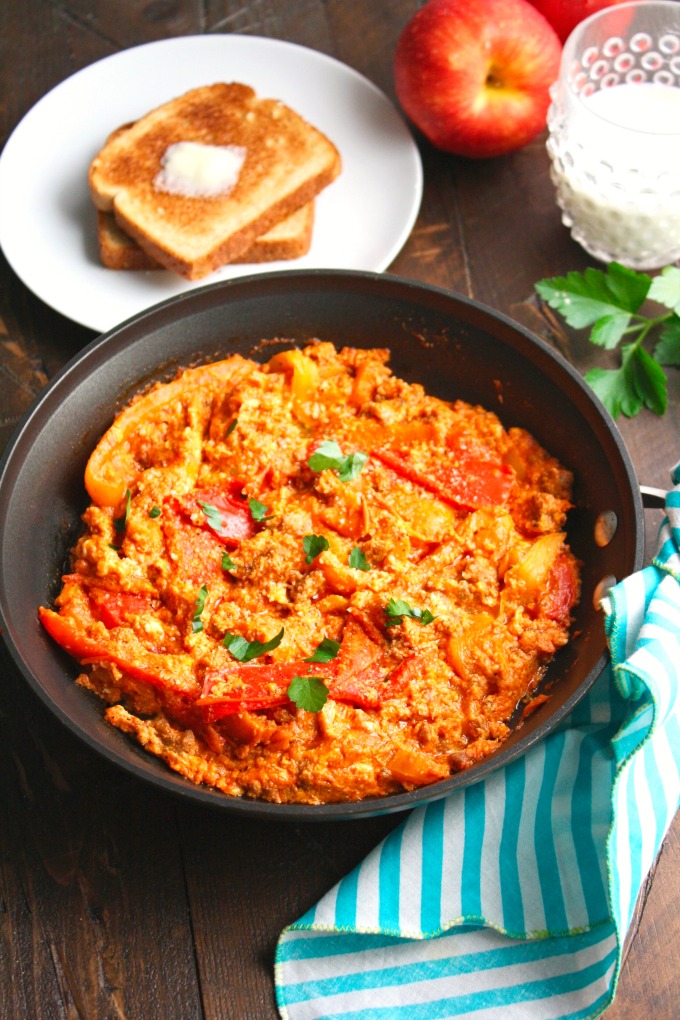 What to do with what's in the fridge? Make Leftover Breakfast Scramble with Tomato Sauce and Peppers, of course!