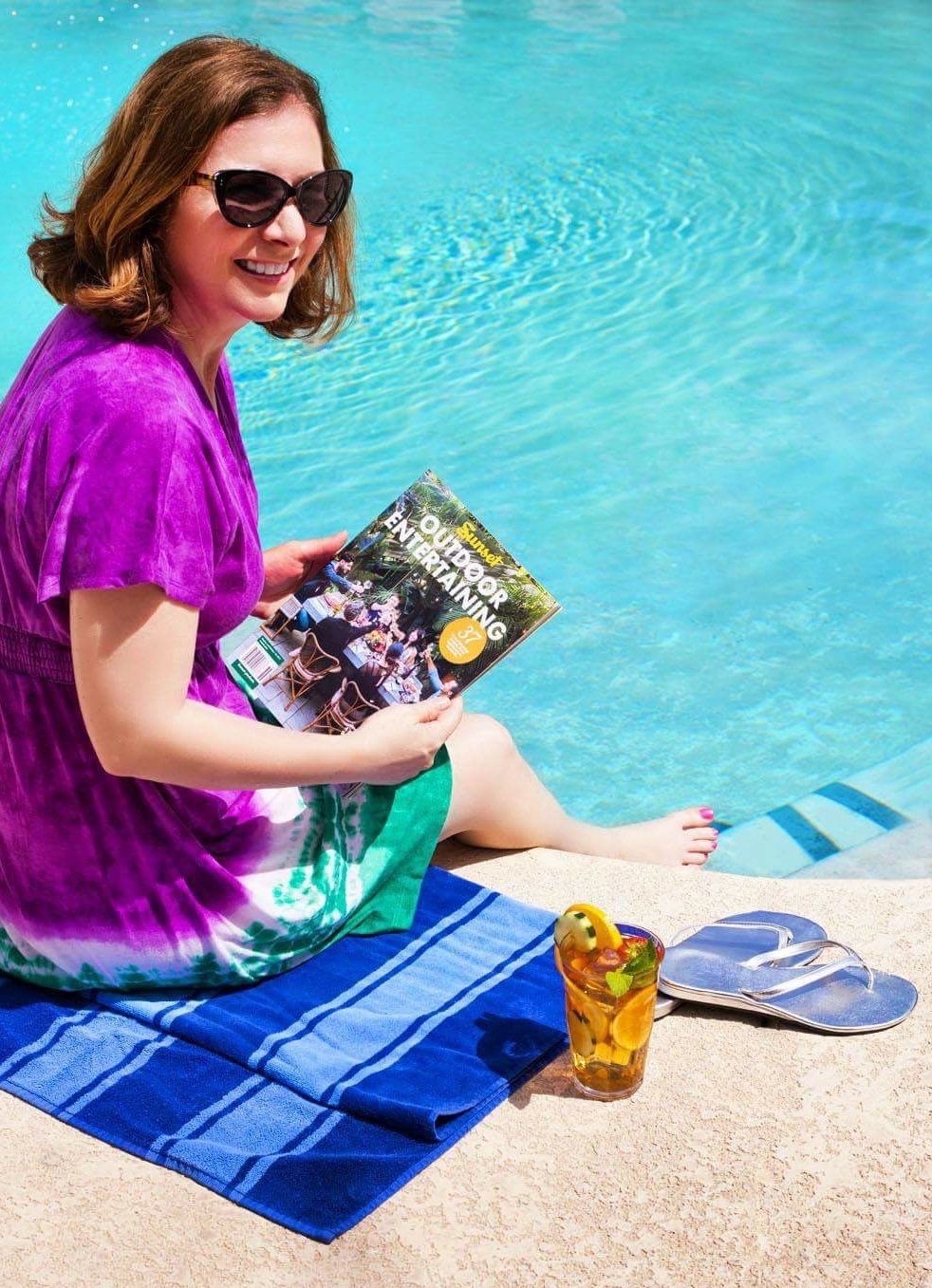 Lemon-Bourbon Iced Tea Cocktails are perfect to enjoy poolside -- or anywhere else! These cocktails are perfect for the summer.