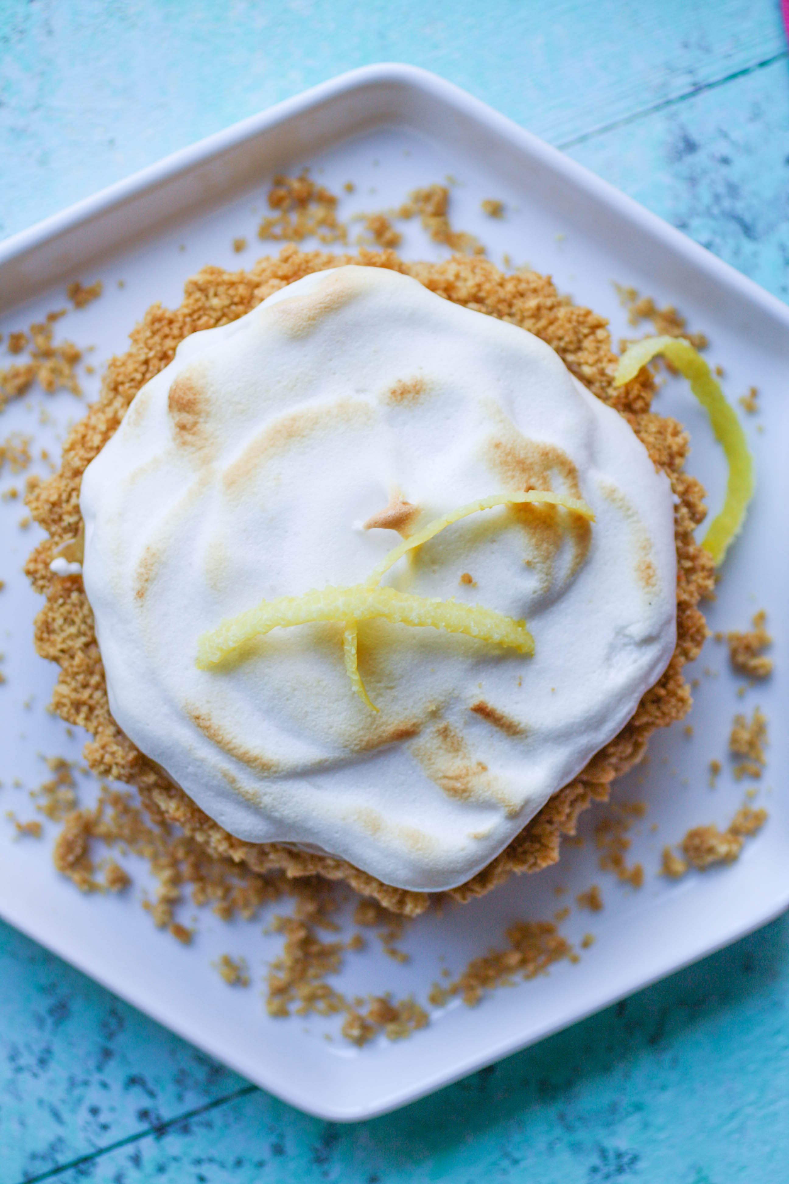 Lemon Meringue Tartlets are a pretty dessert with fabulous, citrus flavor. You'll love the lemony goodness in these Lemon Meringue Tartlets.