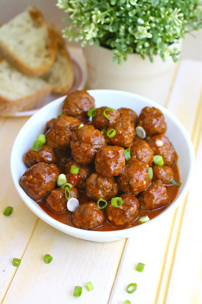 A bowl of Spanish-style Meatballs