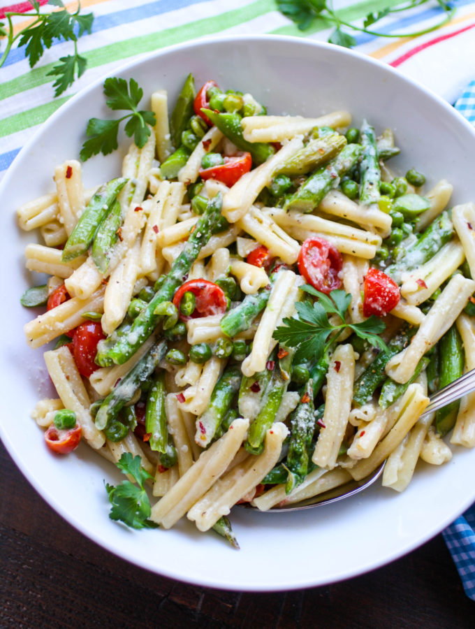 Pasta Primavera in Light Cream Sauce is a lovely dish with great veggies included! Pasta Primavera in Light Cream Sauce makes a lovely meal.