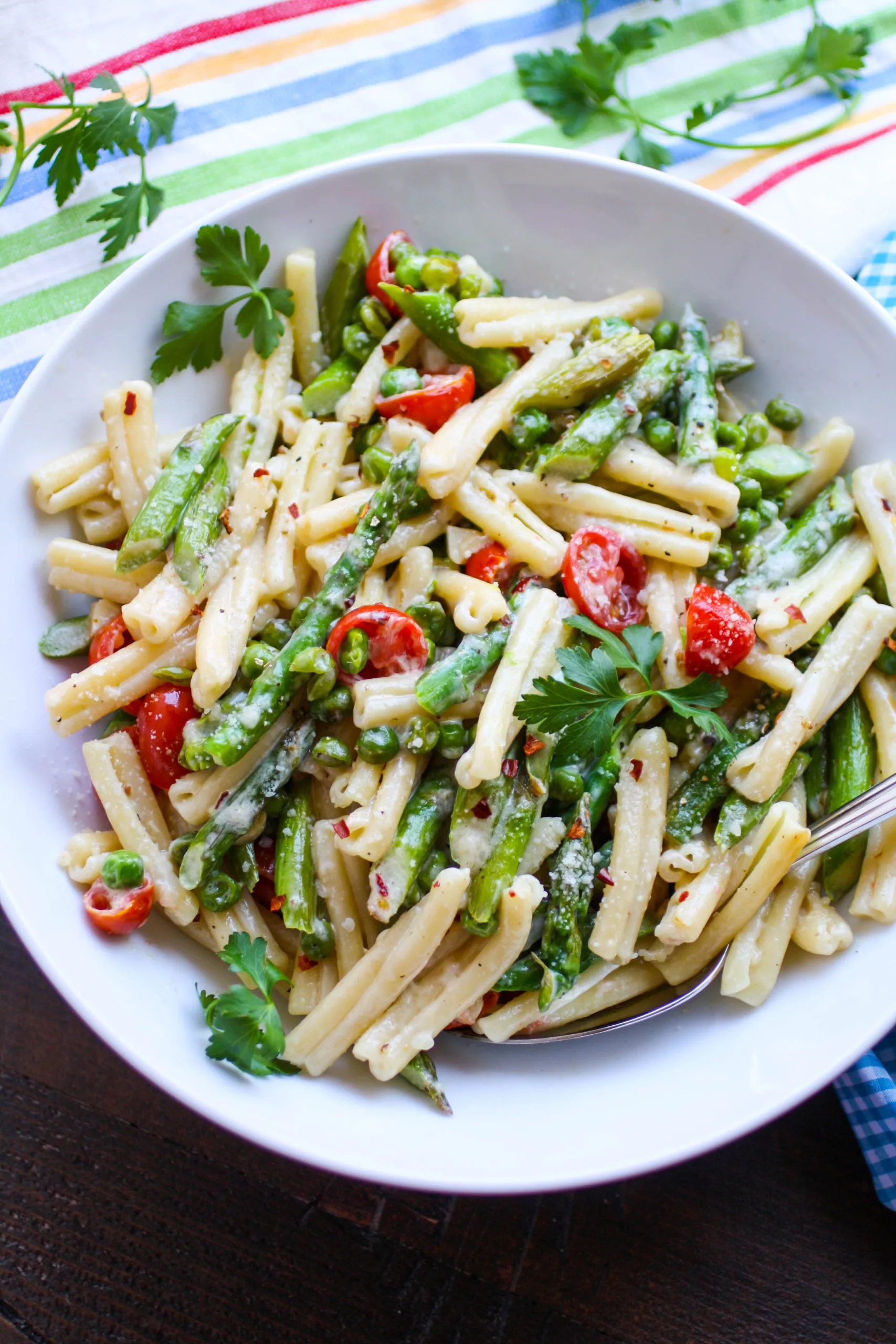 Pasta Primavera in Light Cream Sauce is a lovely dish with great veggies included! Pasta Primavera in Light Cream Sauce makes a lovely meal.