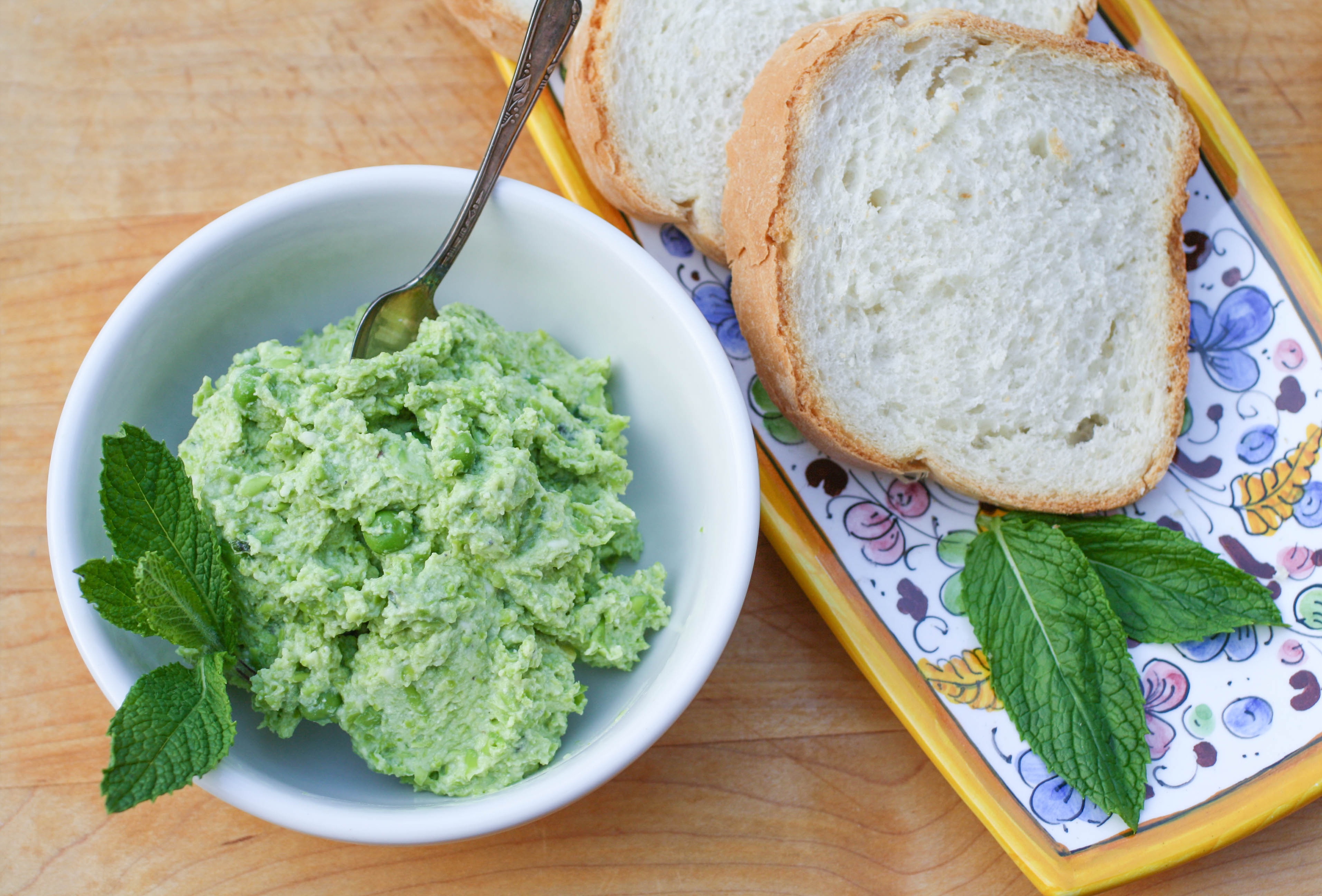 Pea and Ricotta Spread is a springtime favorite dish to share with friends gathered. You'll love the flavor of this Pea and Ricotta Spread.