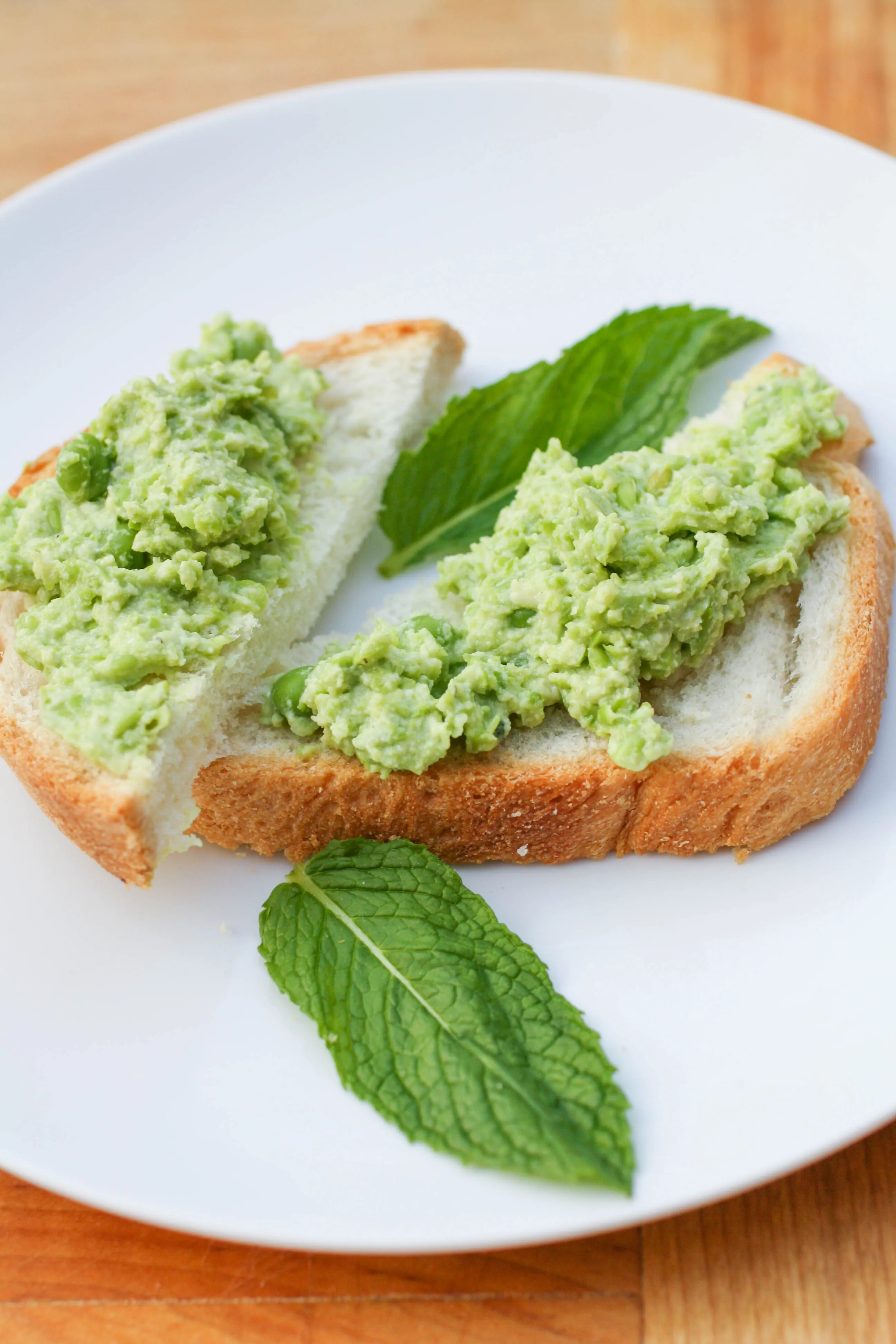 Pea and Ricotta Spread makes the perfect spring appetizer. Pea and Ricotta Spread is a nice appetizer to serve at Easter, or any get together during the season.