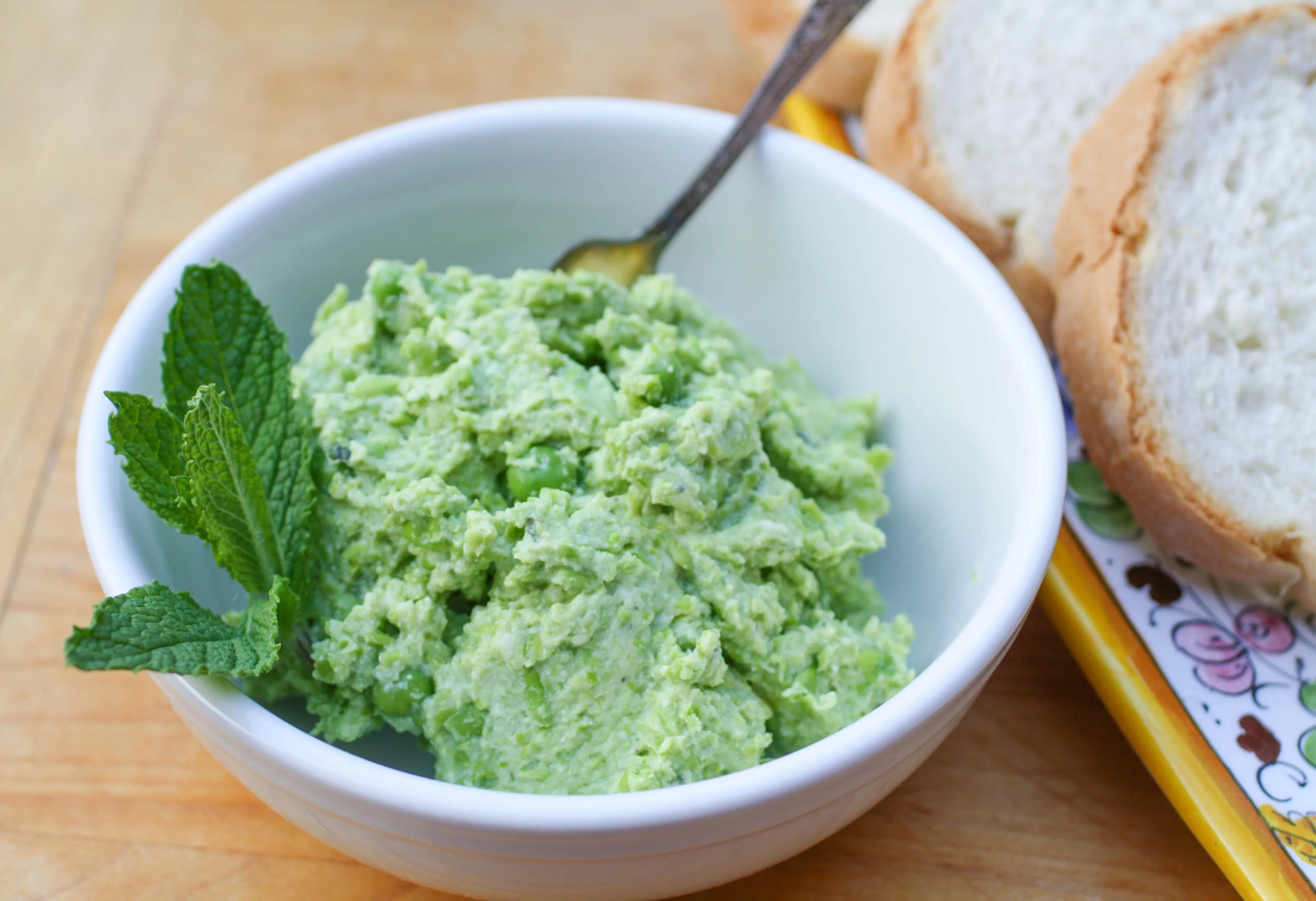 Pea and Ricotta Spread is a fresh and fun appetizer to serve this season. Pea and Ricotta Spread is a tasty appetizer to serve soon!