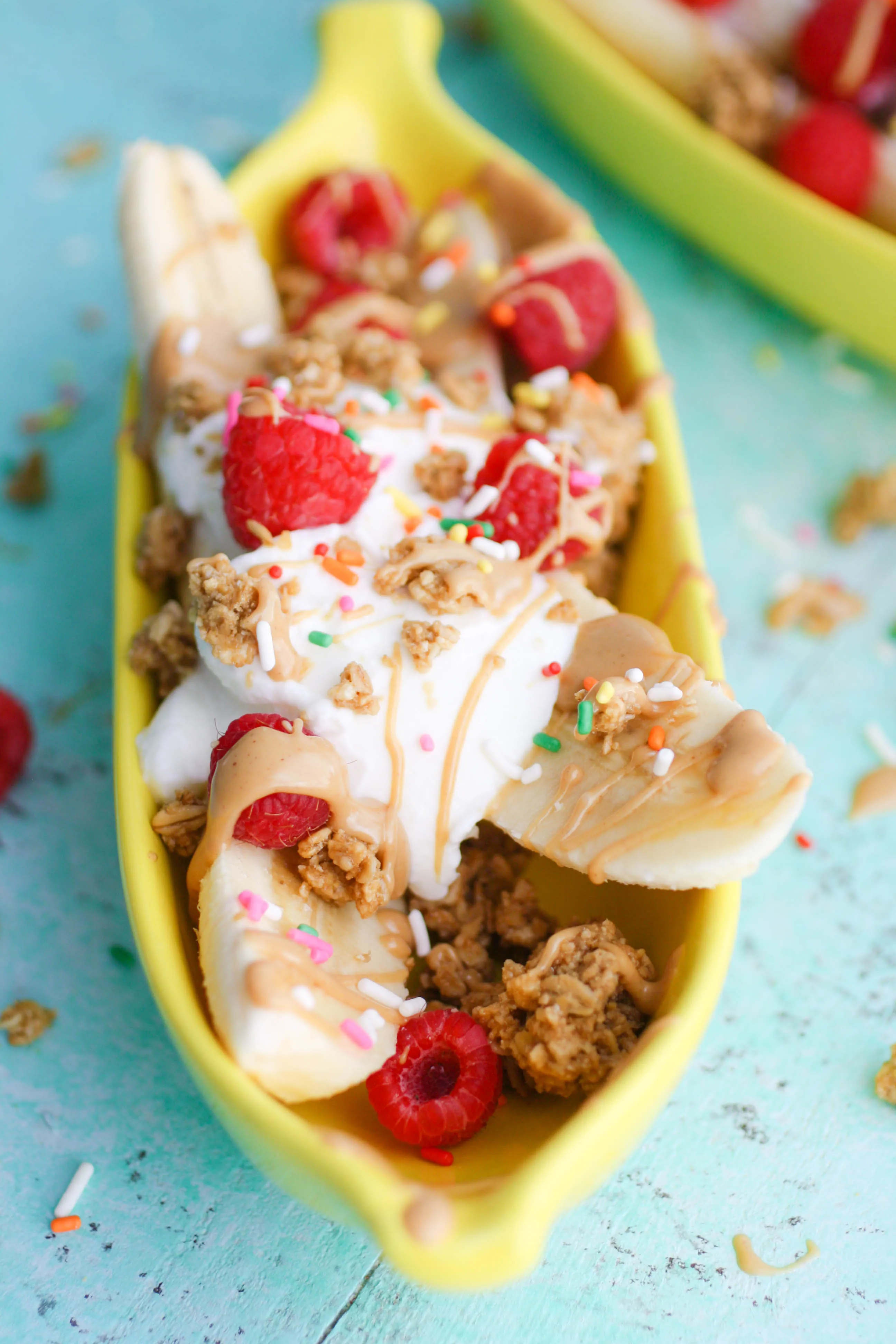 “Peanut Butter & Jelly" Breakfast Banana Splits will be the stars of your breakfast table! “Peanut Butter & Jelly" Breakfast Banana Splits are so fabulous for a special breakfast!