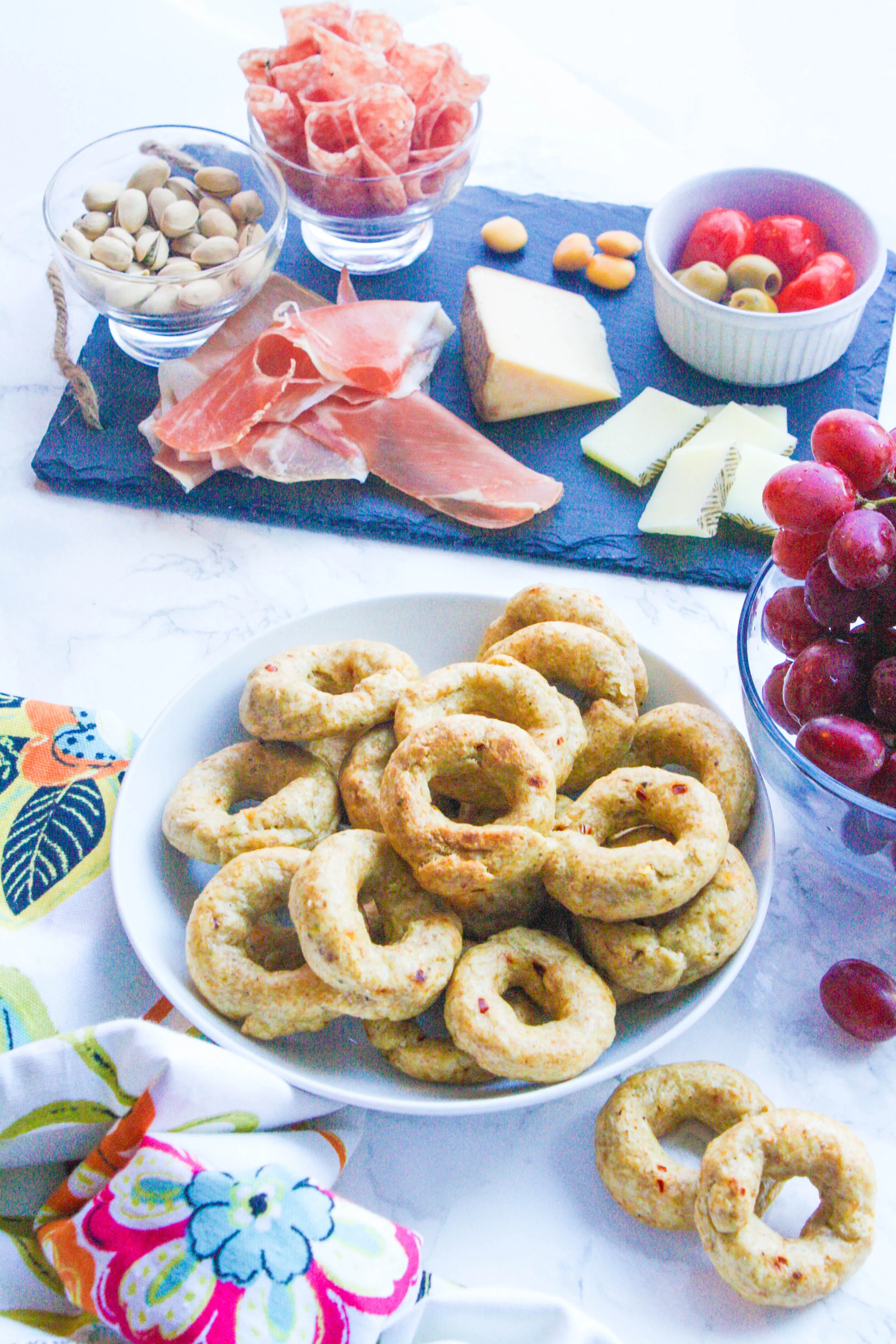 Red Pepper Italian Taralli (Breadstick Rings) are a wonderful snack for anytime. Red Pepper Italian Taralli (Breadstick Rings) make a tasty treat for any occasion.