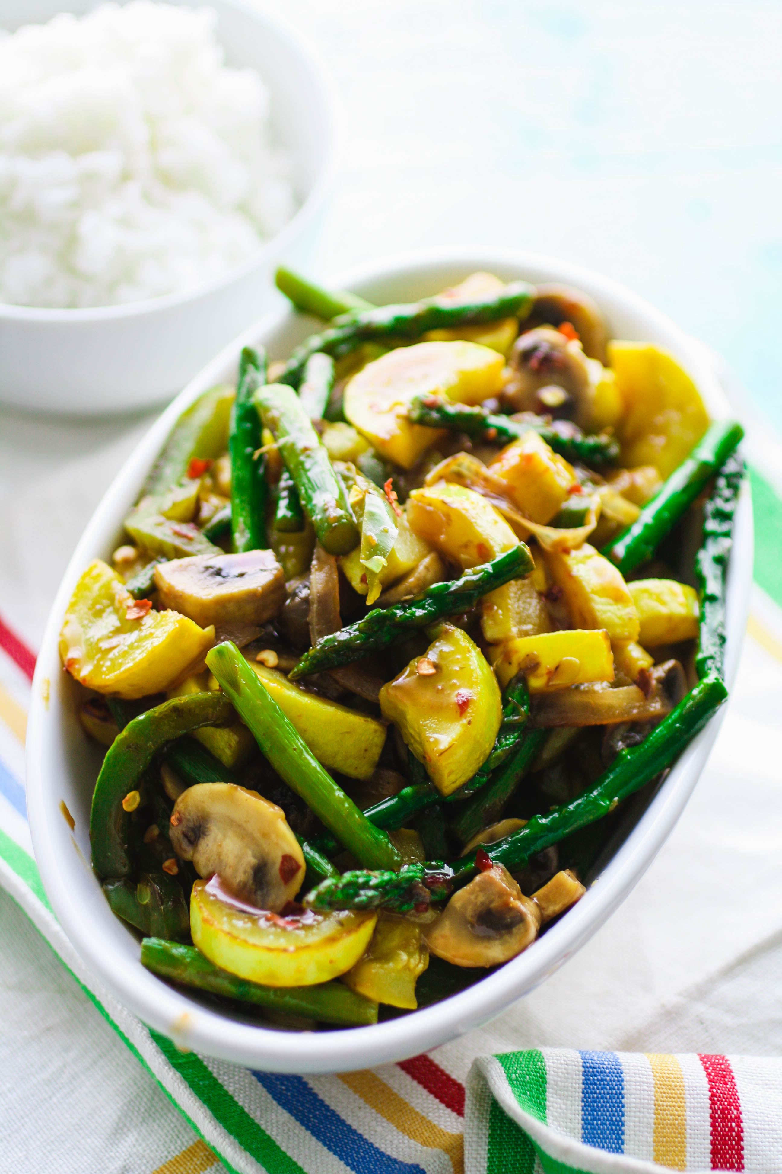 Simple Sweet & Spicy Vegetable Stir Fry is loaded with veggies and smothered in a fab sauce! Simple Sweet & Spicy Vegetable Stir Fry is a meatless dish you'll adore!