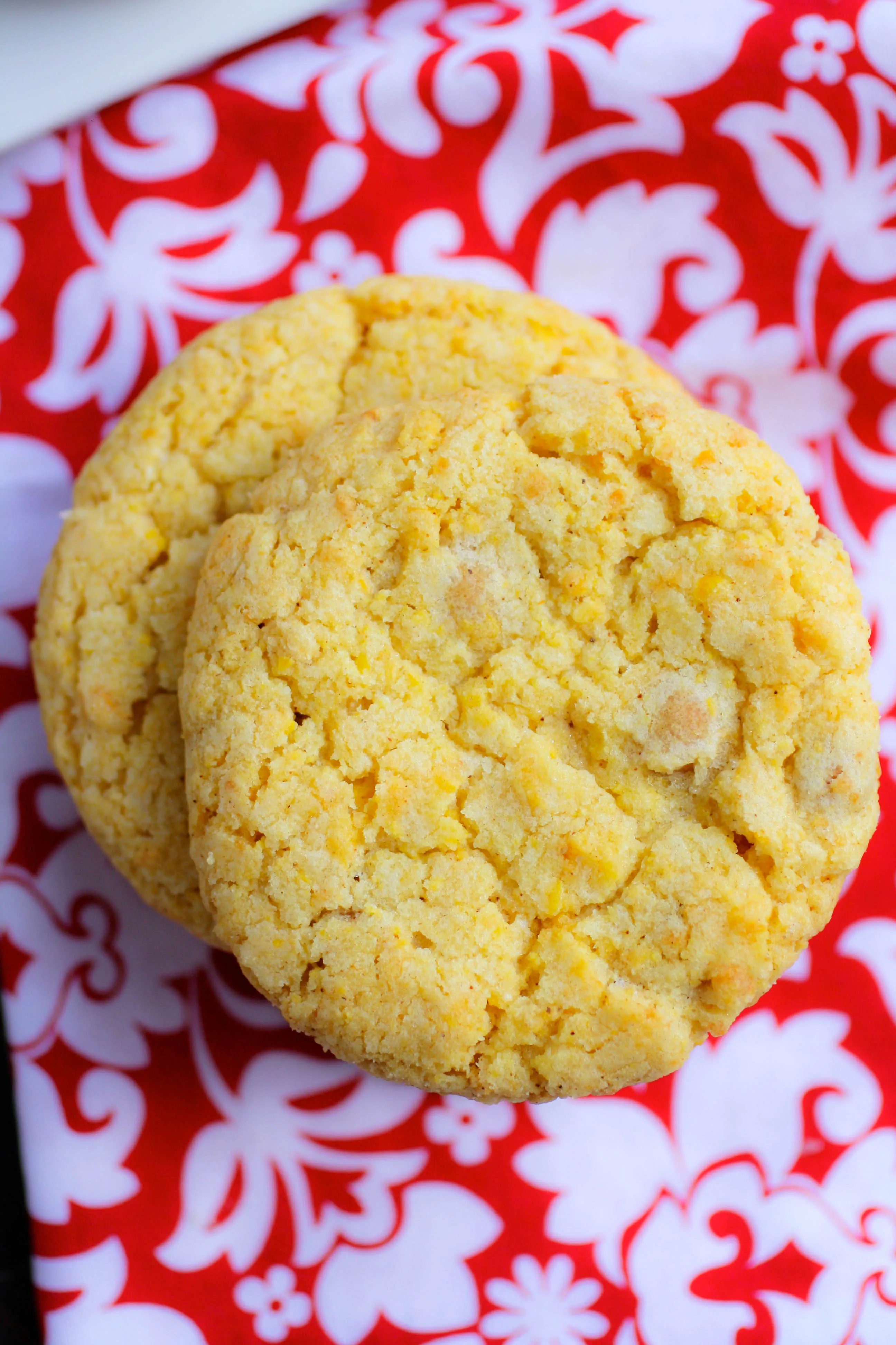 Spicy Caramel Corn Cookies are super tasty and they make a fab treat! Spicy Caramel Corn Cookies are like a wonderful bakery treat!