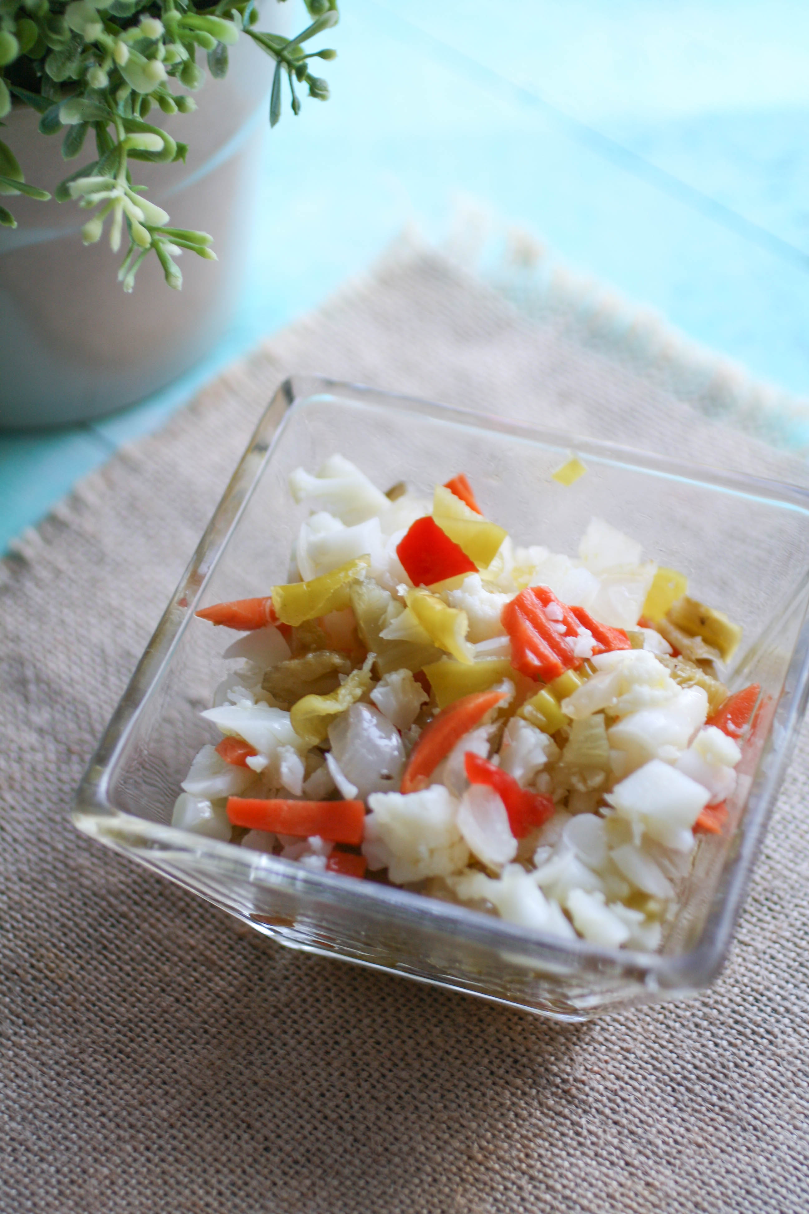 Spicy Giardiniera Pizza Bites are fun as a snack or part of a light meal. These pizza bites are fun any night of the week!