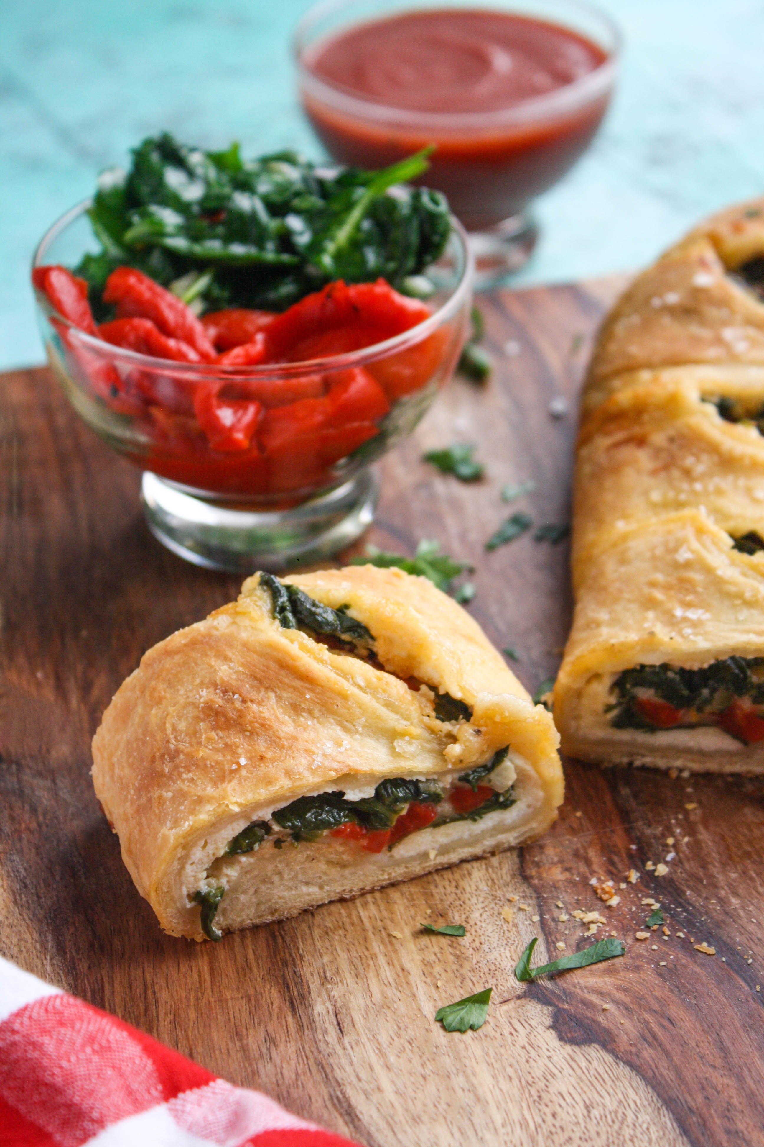 Spinach and Roasted Red Pepper Stromboli is a delightful pizza-like treat. Stromboli is an easy-to-make dish for any night of the week!