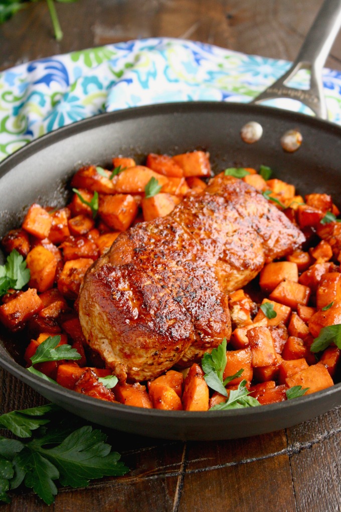 Quick, easy and just 4 ingredients, Sriracha-Roasted Pork with Sweet Potatoes is an amazing dish!