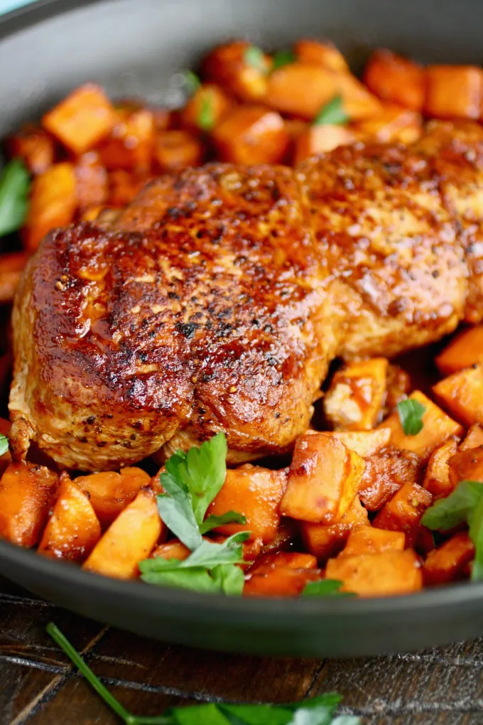 Sriracha-Roasted Pork with Sweet Potatoes is quite an easy and delicious dish to make (just 4 ingredients)!