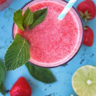 Strawberry-Mint Agua Fresca is a fabulous drink for the warm weather! It's so refreshing!