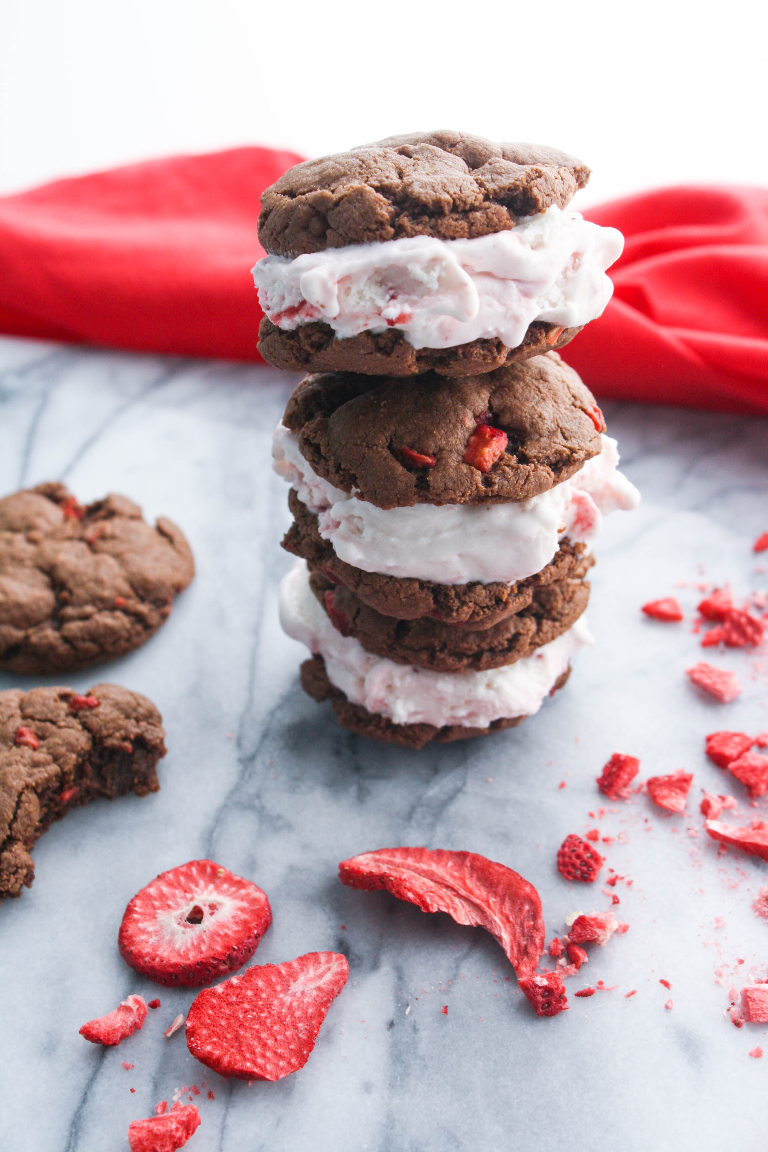 Strawberry-Nutella Cookie Ice Cream Sandwiches make a sweet treat for Valentine's Day! You'll love to serve these strawberry-Nutella cookie ice cream sandwiches to your love for Valentine's Day!