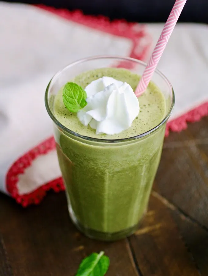 Thin Mint Spinach Smoothies are full of much goodness! What a great treat!