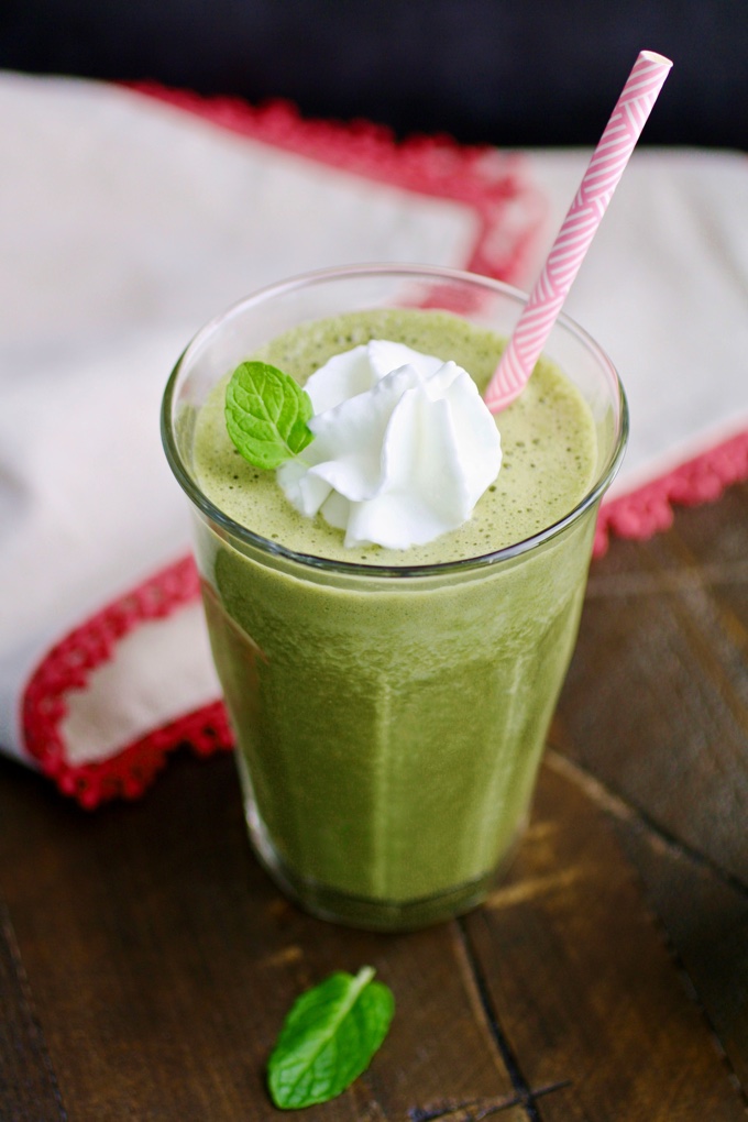 So much goodness packed into these Thin Mint Spinach Smoothies!