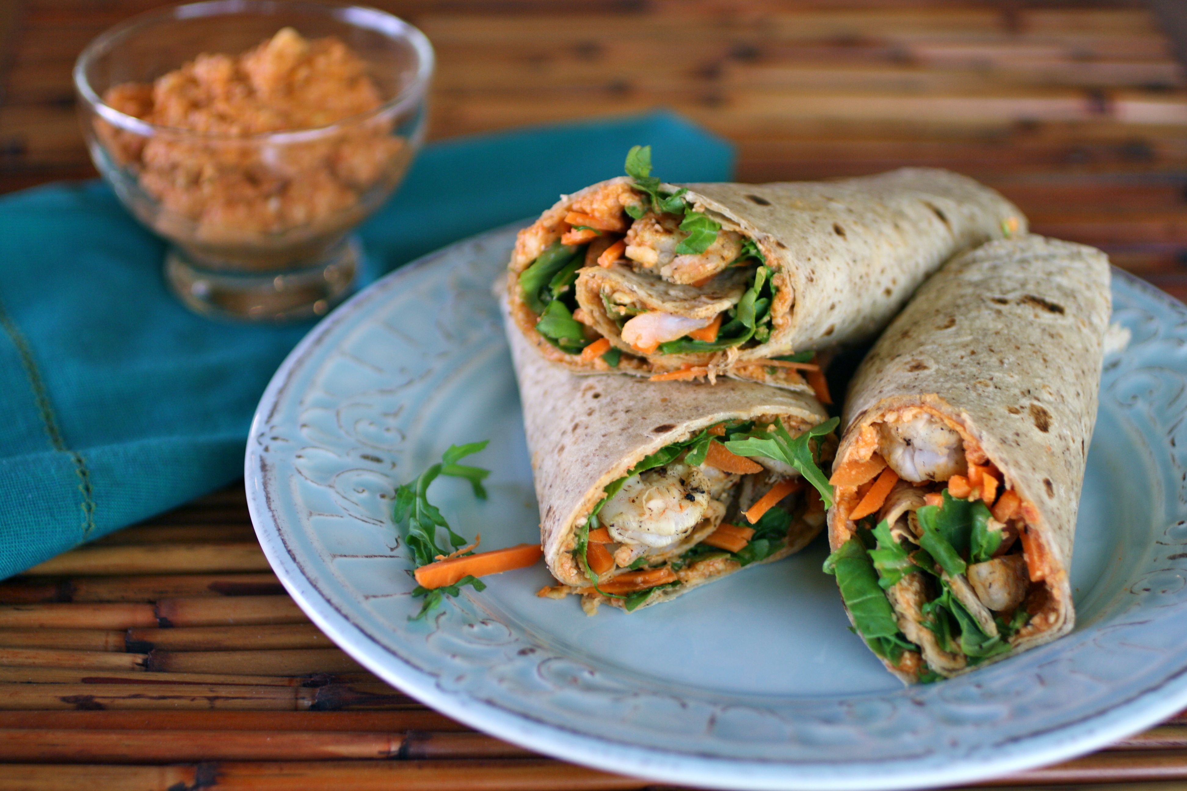 Verrassend Grilled Shrimp Wraps with Red Pepper-Artichoke Pesto AM-29