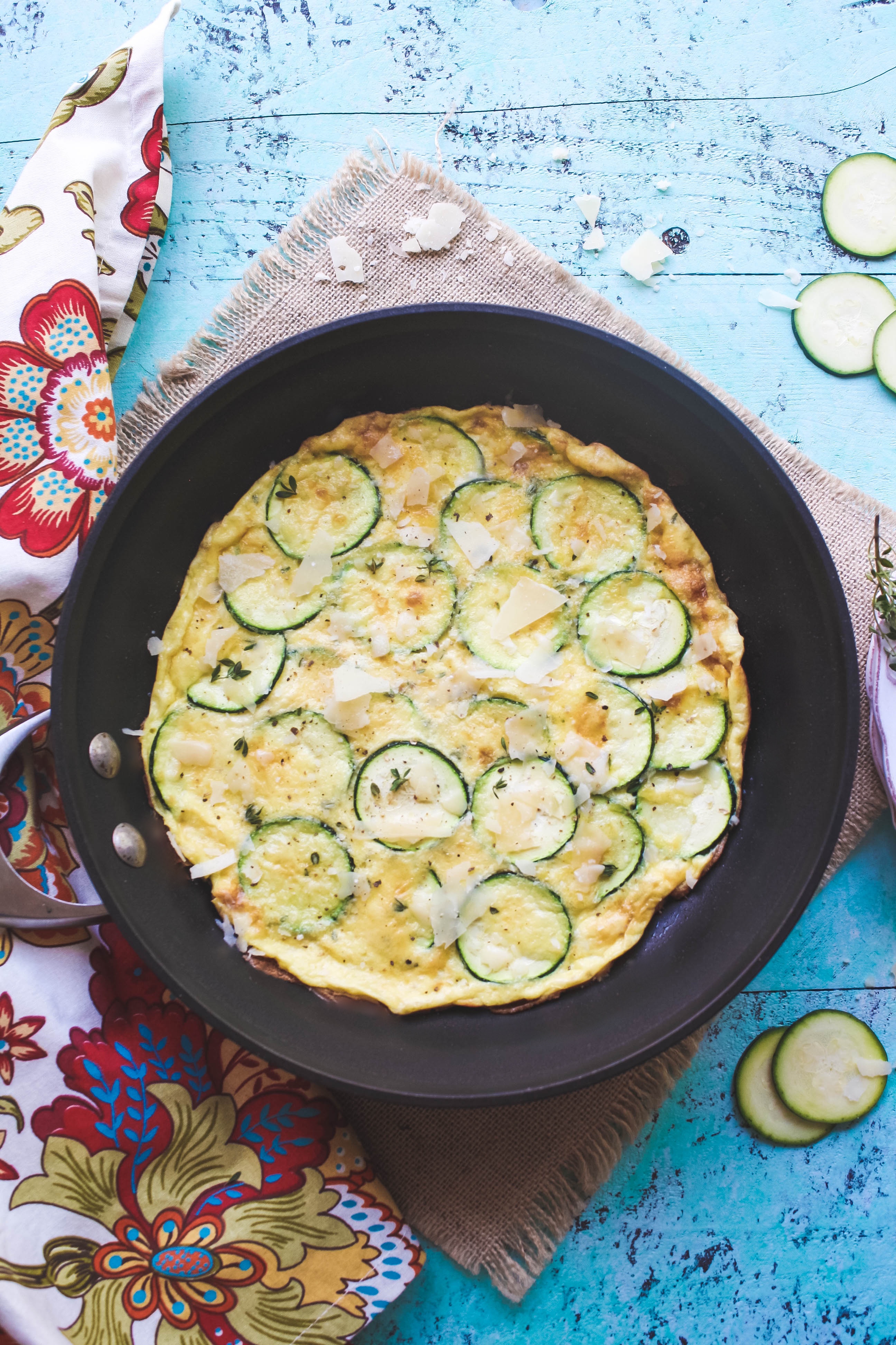 Zucchini-thyme frittata for two is ideal when you need a great dish with just a few ingredients. Zucchini-thyme frittata for two is perfect for a quick breakfast (or dinner)!