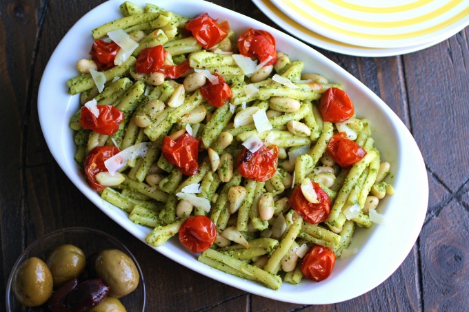 Kale Pesto Pasta with Roasted Tomatoes and White Beans is a simple, yet flavorful vegetarian dish!