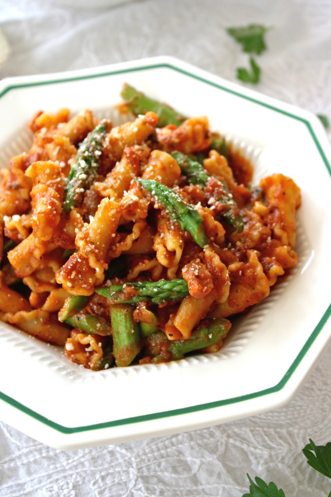 Enjoy a wonderful pasta dish: Pasta with Asparagus and Pancetta!